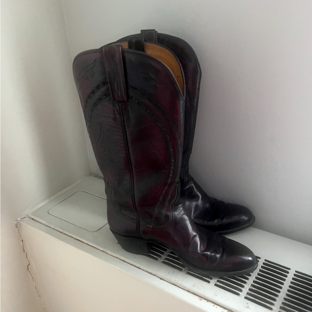 Lucchese boots size 8.5. Nearly perfect condition